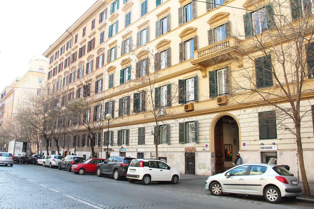 Luxury White House Rome Apartment Room photo