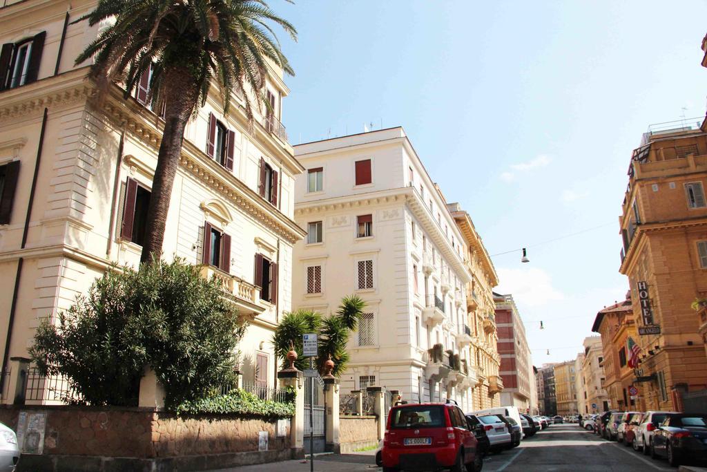 Luxury White House Rome Apartment Room photo