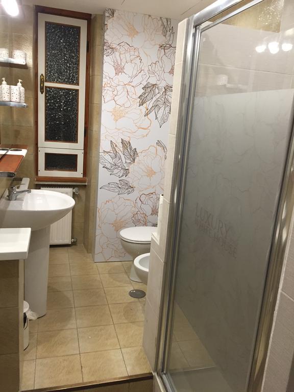 Luxury White House Rome Apartment Room photo